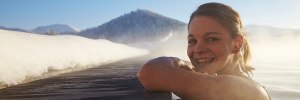 Unser Außenpool ist ganzjährig beheizt (30°C). Mit 14,5 m * 6m bietet er Ihnen genügend Raum und Platz zum Schwimmen Pool im Winter