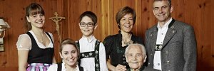 Ein herzliches Grüß Gott in Haubers Alpenresort, genießen Sie eine wunderschöne Zeit bei uns. Ihre Eva, Tanja, Tobi, Opa, Sigrid und Klaus Hauber Familie Hauber