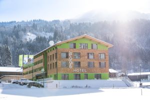 Das Explorer Hotel Kitzbühel in St. Johann in Tirol liegt perfekt um die größten Skiregionen Österreichs zu besuchen! Explorer Hotel Kitzbühel - direkt neben dem Kitzbüheler Horn