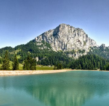 Speicherteich an der Wurzeralm im Sommer