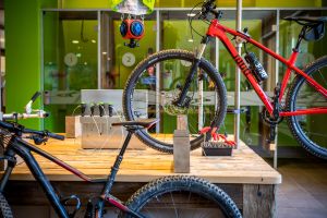 An unseren Werkbänken hast Du die Möglichkeit Deinem Rad ganz neue Fähigkeiten zu verleihen, damit deine nächste Tour noch aufregender wird! Rad-Tuning an unserer Werkbank