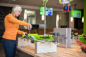 An unseren Werkbänken findest Du alles, um dein Equipment auf Vordermann zu bringen. Damit bist Du für Deine Entdeckungstouren perfekt gerüstet. Do it yourself Werkbank