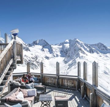 Panoramablick von der Terrasse der Hohe Mut Alm über das Ötztal