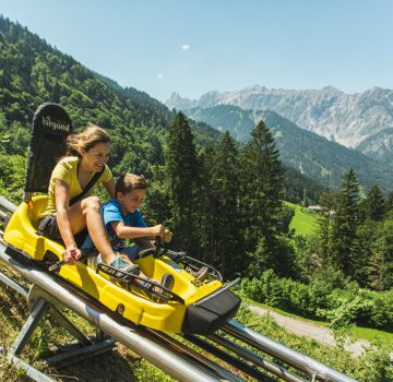 Mit dem Alpine Coaster am Golm den Berg hinuntersausen