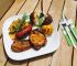 Leckeres Essen, nette Leute, entspannte Atmosphäre und ein kühles Getränk in der Hand, all das erwartet Dich bei unseren Explorer Grillabenden in Hinterstoder und im Zillertal. Komm vorbei und lass Dich von uns verwöhnen! Mmmmh...Das sieht aber lecker aus!