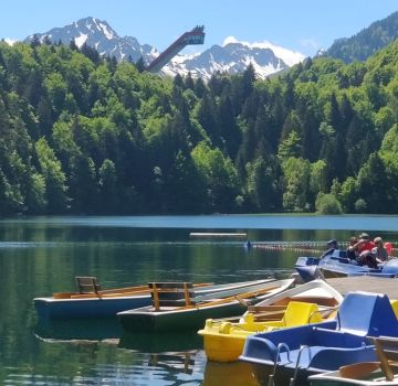 Freibergsee mit Heini-Klopfer-Skiflugschanze