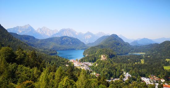Schloss Hohenschwangau mit Alpsee und Schwansee