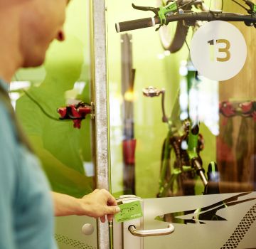 Lass Dein Equipment sicher über Nacht im Sport Locker.