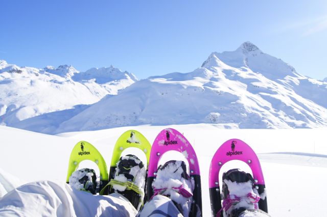 Schneeschuhwandern zur Bielerhöhe bei Kaiserwetter im Winterurlaub im Explorer Hotel Montafon in Gaschurn. Gewinnspiel Mailing #ExplorerMoments Mit Schneeschuhen unterwegs zur Bielerhöhe