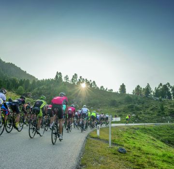 Dem Sonnenuntergang entgegen Radeln, Fotograf: Lukas Ennemoser