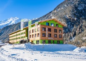 Mitten im Ötztal befindet sich das neue Explorer Hotel mit 100 Zimmern, Sport Spa und Bike-/Ski-Testcenter. Das Explorer Hotel Ötztal in Umhausen