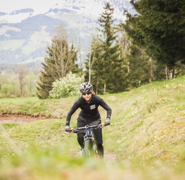 Gali Weinberg unterwegs in den Kitzbüheler Alpen
