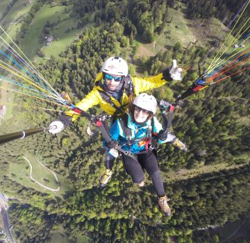 Absolute Suchtgefahr beim Tandem-Gleitschirmflug über Oberstdorf