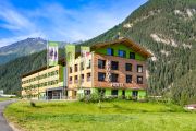In Umhausen im Ötztal liegt das achte Explorer Hotel. Es ist wie seine Geschwister klimaneutral und das perfekte Basislager für sportlichen Urlaub in den Alpen. Basislager für sportliche Alpen-Entdecker