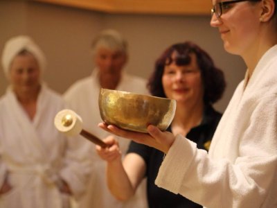 Susanne macht die Klangschalenreise bei Haubers Klangschalenreise