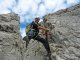 Zur Klettersteigausrüstung gehören Helm, Gurt und Klettersteigset, Klettersteighandschuhe sind zu empfehlen