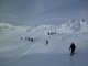 2. Tag - Die optimale Spuranlage erleichtert uns den Aufstieg zum Muttjöchle, im Hintergrund der Arlberg